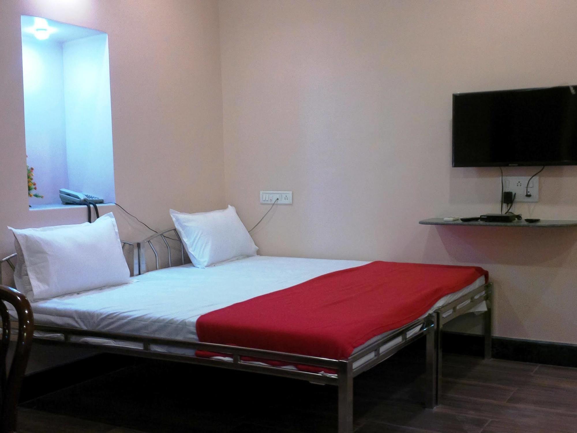 Hotel Blue Bird Colaba Mandve Exterior photo