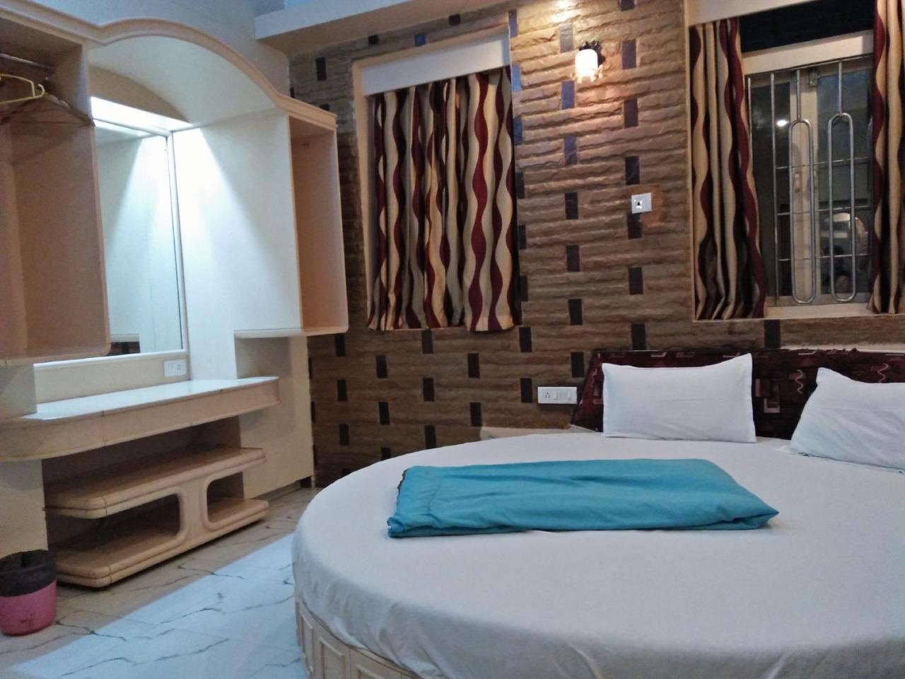 Hotel Blue Bird Colaba Mandve Exterior photo